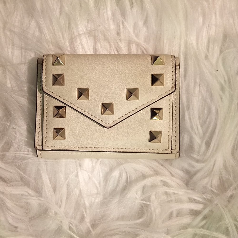 VGUC Valentino Garavani Rockstud Compact Wallet (w/ Auth, Care & RFID Cards) - Picture 2 of 12